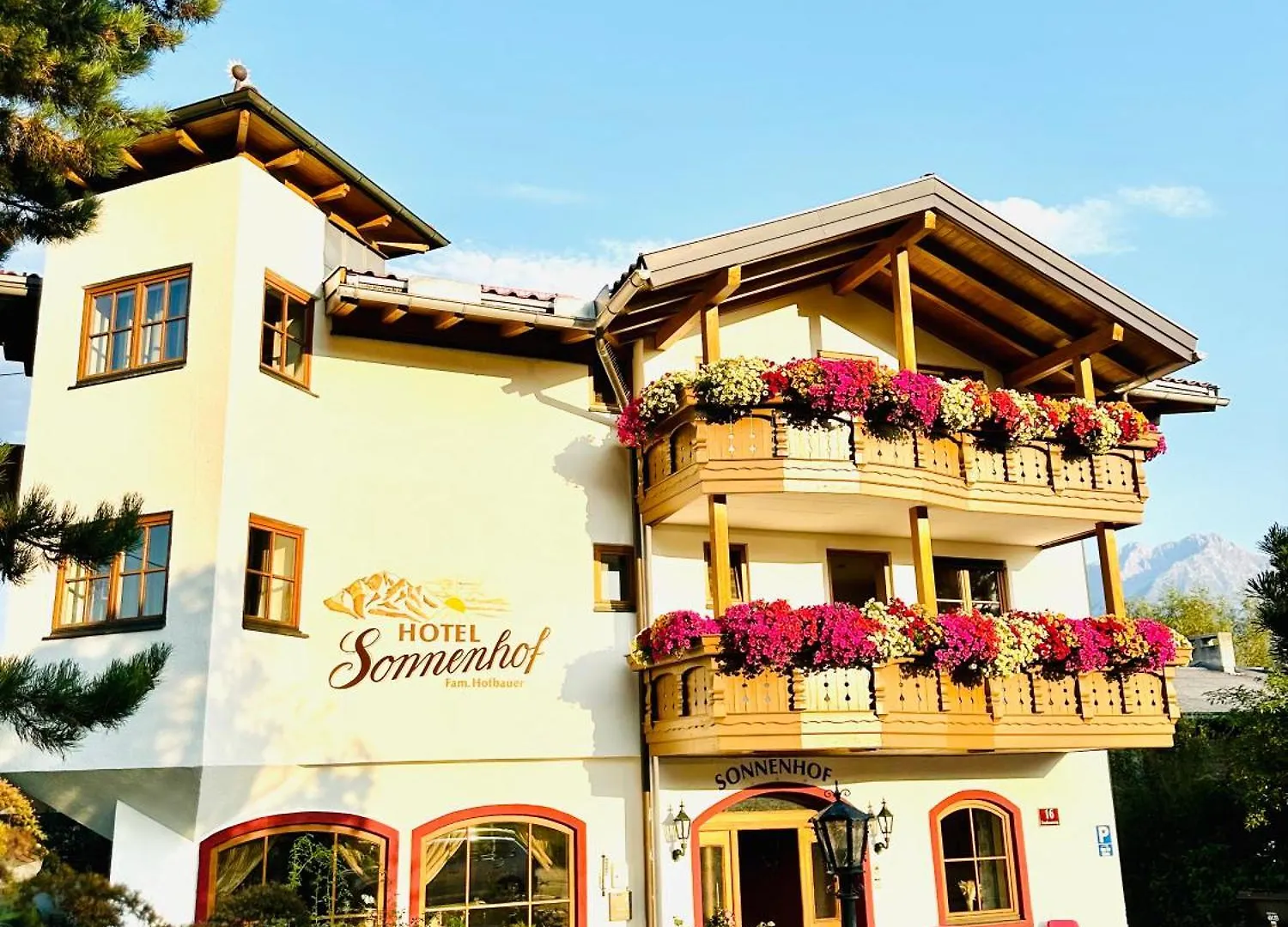Hotel Sonnenhof - Bed & Breakfast & Appartements 3*, Innsbruck Austria