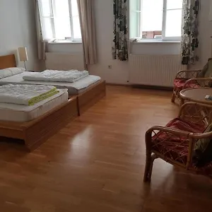 Hostel In Der Altstadt Nepomukb&b Innsbruck