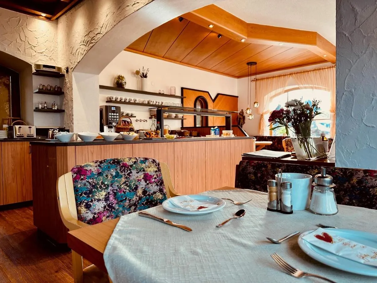 Hotel Sonnenhof - Bed & Breakfast & Appartements Innsbruck 3*,