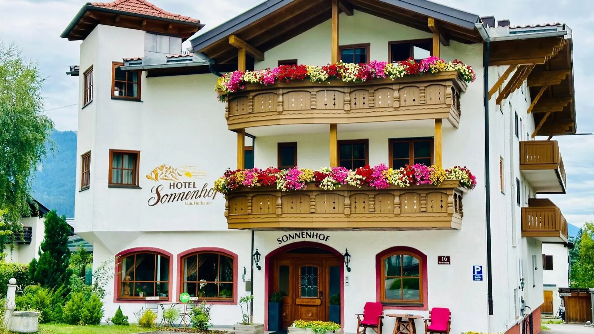 Hotel Sonnenhof - Bed & Breakfast & Appartements Innsbruck Austria
