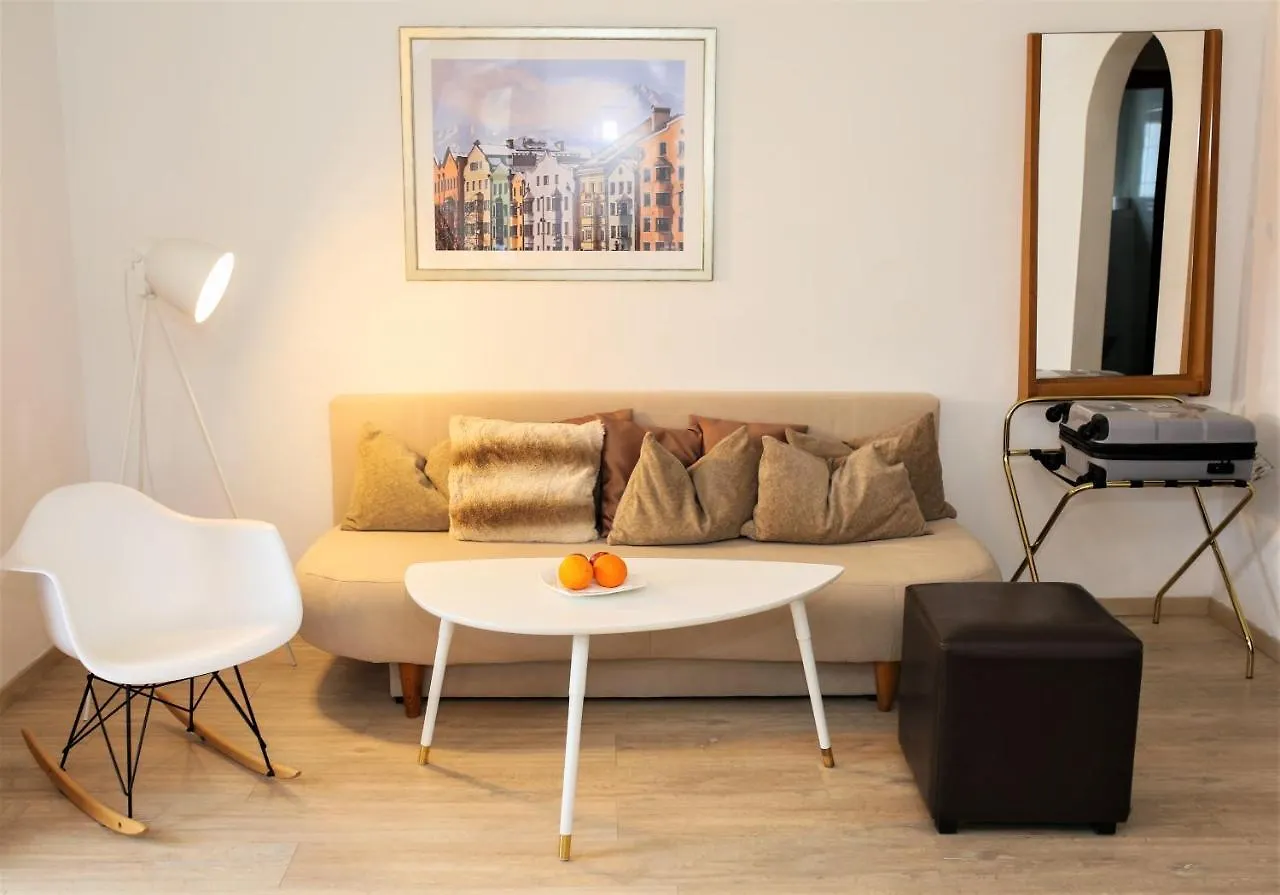 Hotel Sonnenhof - Bed & Breakfast & Appartements Innsbruck